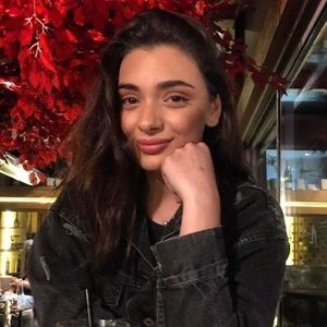 Meet your Posher, Thea